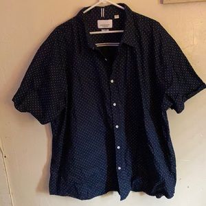Men’s short sleeved button down dress shirt